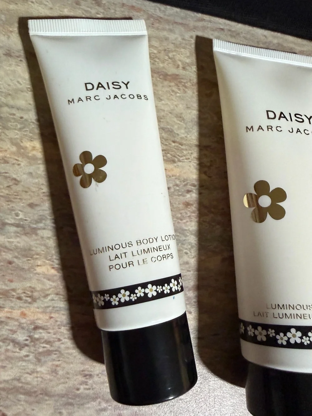 Marc Jacobs Daisy Black & Gold Pouch with Daisy Luminous Body Lotion Trio Set